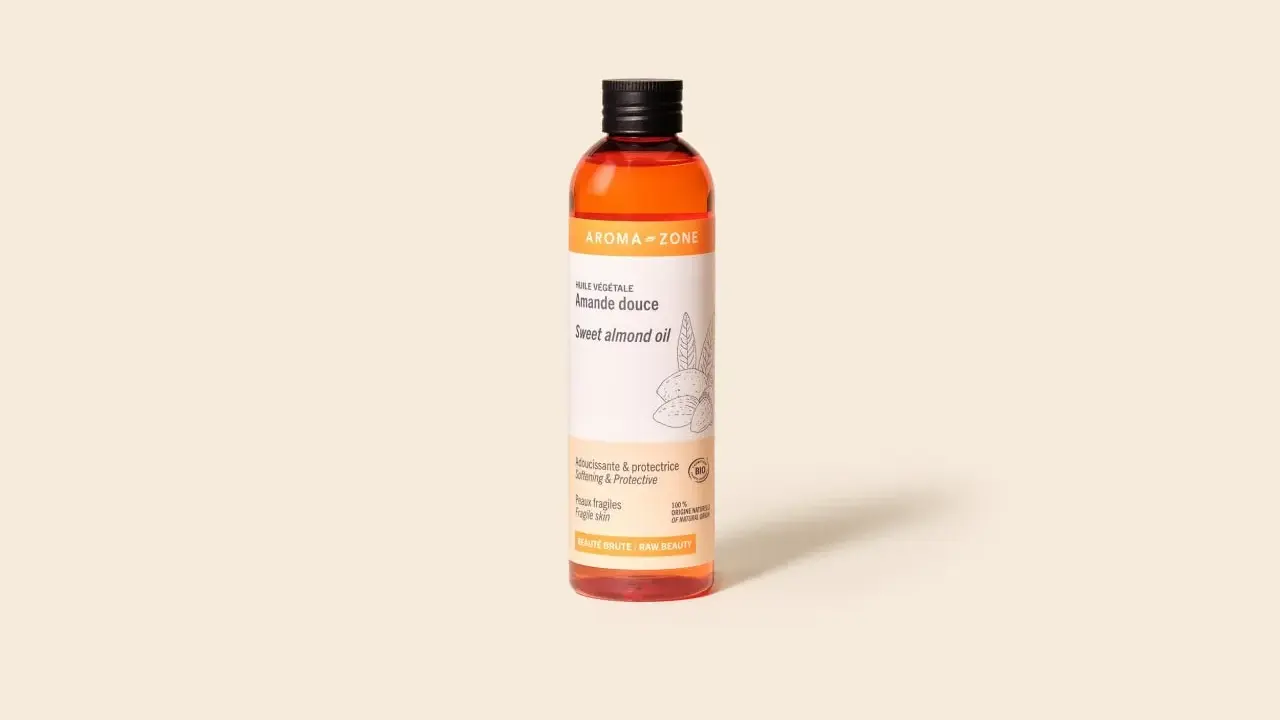 Bouteille d'huile d'amande douce Aroma-Zone, idéale pour peaux fragiles. L'huile d'amande douce inconvénient est rare, mais une allergie est possible.