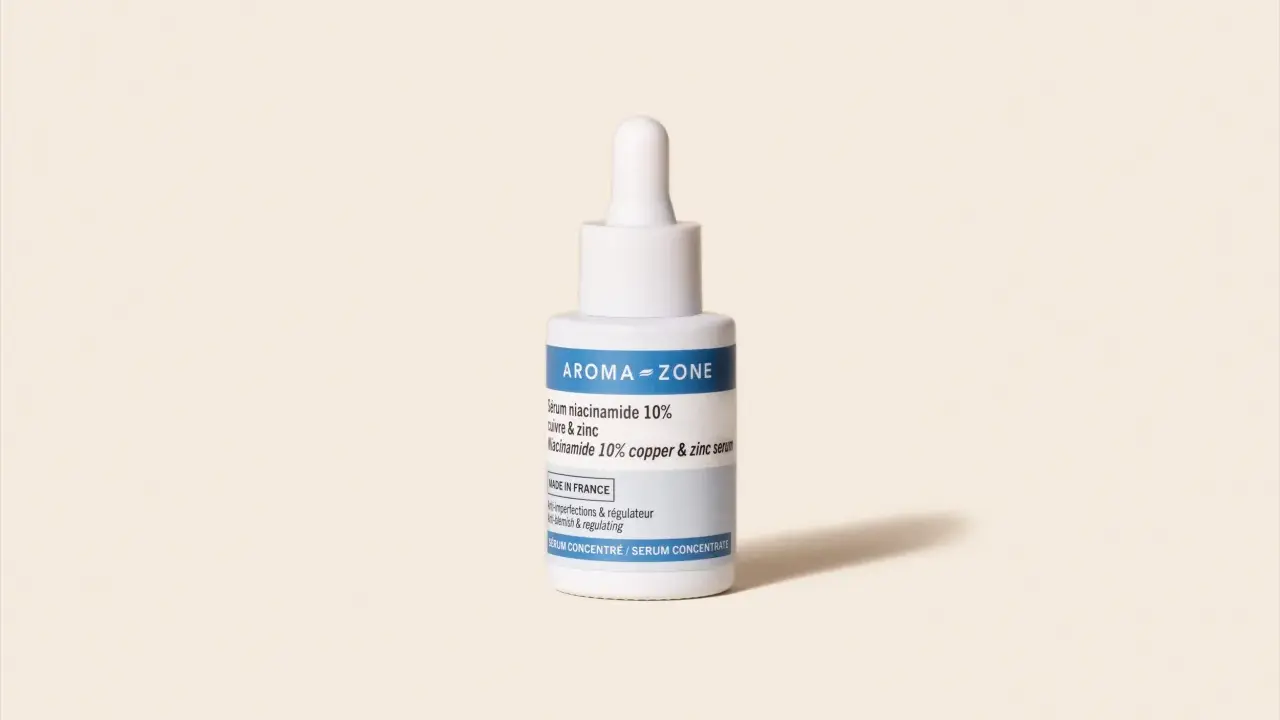Sérum Aroma-Zone à la niacinamide 10% cuivre & zinc. Idéal pour une routine matin ou soir, ce soin anti-imperfections régule la peau.