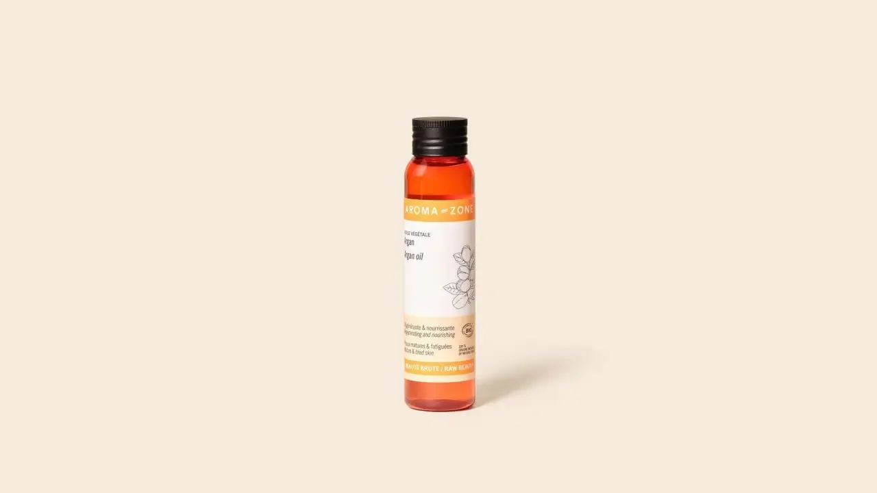 Flacon d'huile d'argan Aroma-Zone. Bien que ses effets secondaires soient rares, cette huile est réputée pour ses bienfaits régénérants et nourrissants.