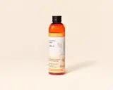 Flacon d'huile de jojoba Aroma-Zone, aux multiples bienfaits pour la peau et les cheveux.