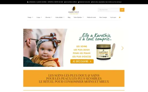 Un père tient son bébé, un exemple d'émollient Karethic est présenté. Soins doux pour peaux sensibles.