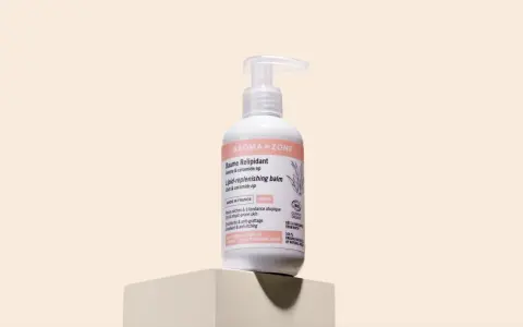 Flacon de baume relipidant Aroma-Zone, pour peaux sèches et atopiques. Sa formule est vegan et certifiée bio.