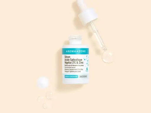 Sérum Aroma-Zone à l'acide salicylique végétal 2% & Zinc, idéal pour désincruster et resserrer les pores. Une formule concentrée qui agit comme la vitamine C pour une peau nette.