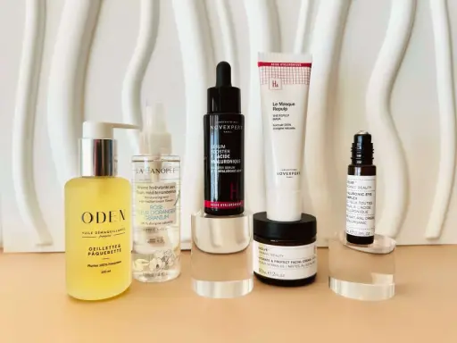 Routine de soins avec sérum acide hyaluronique, masque et crème. L'acide salicylique matin ou soir peut compléter ce rituel.