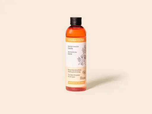 Flacon d'huile de carotte Aroma-Zone. Ce macérat huileux, bien que bénéfique, peut présenter un danger s'il est mal utilisé.