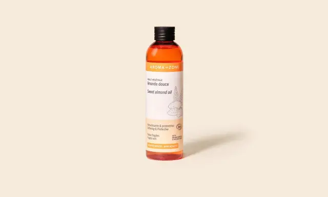 Bouteille d'huile d'amande douce Aroma-Zone, idéale pour peaux fragiles. L'huile d'amande douce inconvénient est rare, mais une allergie est possible.