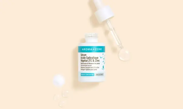 Sérum Aroma-Zone à l'acide salicylique végétal 2% & Zinc, idéal pour désincruster et resserrer les pores. Une formule concentrée qui agit comme la vitamine C pour une peau nette.