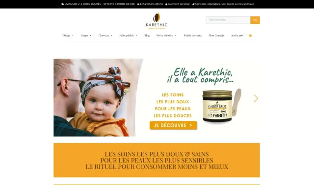 Un père tient son bébé, un exemple d'émollient Karethic est présenté. Soins doux pour peaux sensibles.