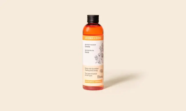 Flacon d'huile de carotte Aroma-Zone. Ce macérat huileux, bien que bénéfique, peut présenter un danger s'il est mal utilisé.