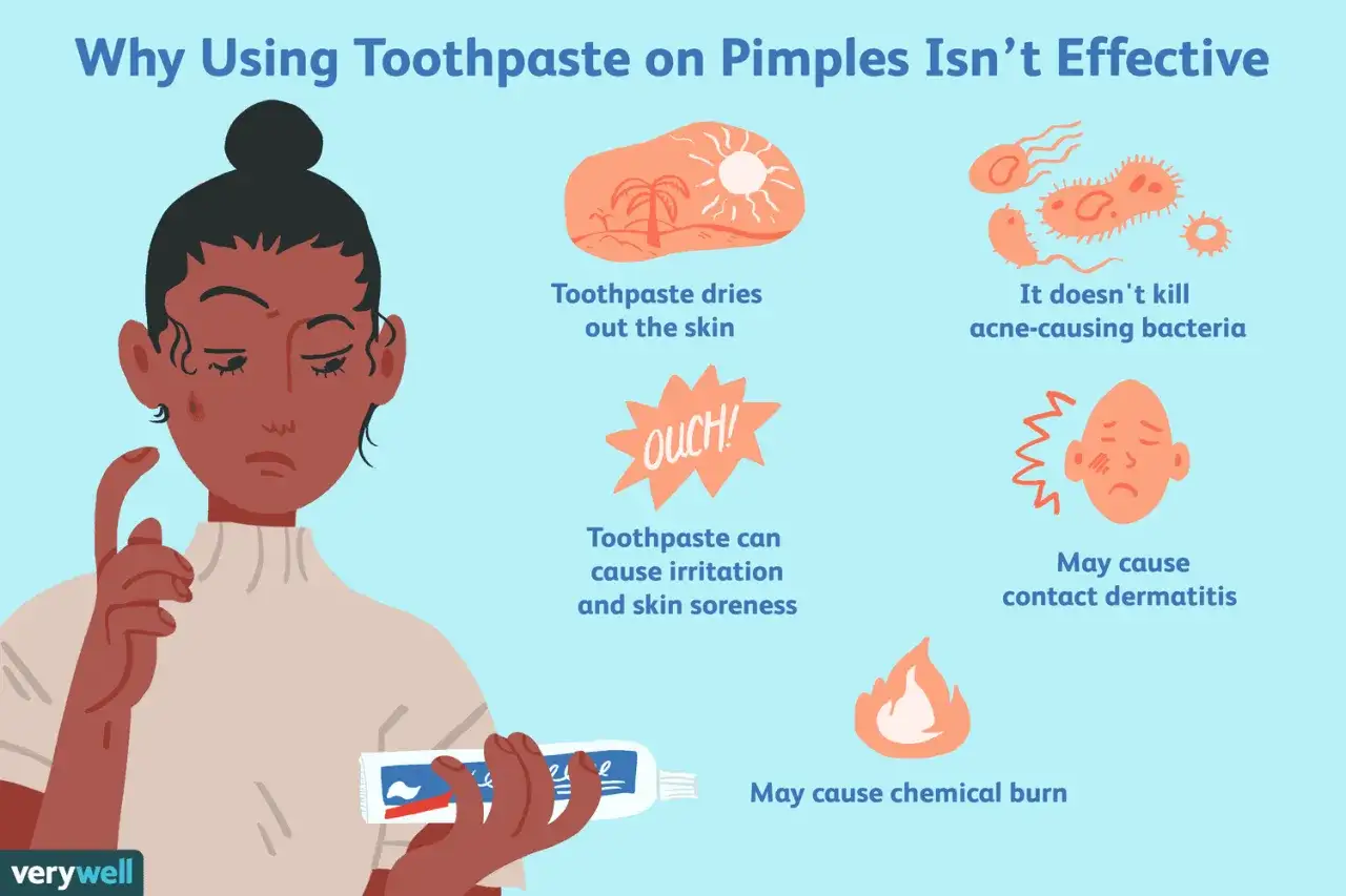 Une personne a un bouton sur la joue et tient un tube de dentifrice, illustrant pourquoi le dentifrice n'est pas efficace pour traiter un bouton.