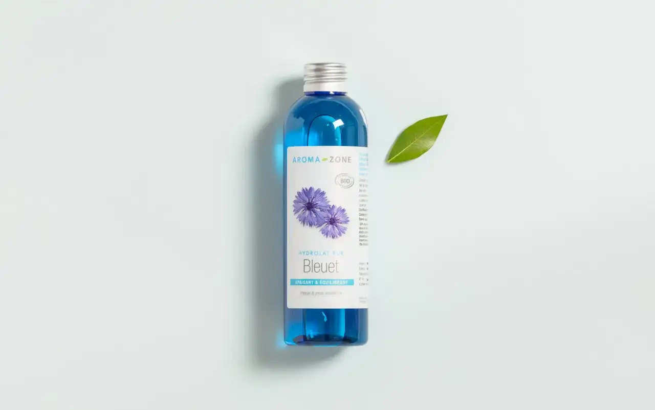 Bouteille d'eau de bleuet bio, apaisante et &eacute;quilibrante pour peaux sensibles. Attention, l'eau de bleuet danger n'est pas mentionn&eacute;, ce produit est doux.